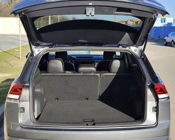 Серый Фольксваген Atlas Cross Sport, объемом двигателя 1.98 л и пробегом 46 тыс. км за 26790 $, фото 16 на Automoto.ua