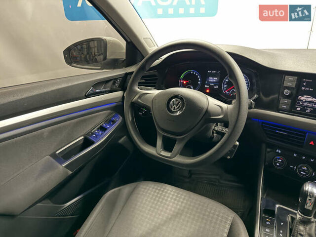 Белый Фольксваген e-Bora, объемом двигателя 0 л и пробегом 82 тыс. км за 12490 $, фото 12 на Automoto.ua