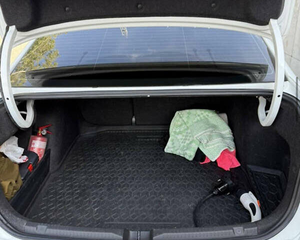 Білий Фольксваген e-Bora, об'ємом двигуна 0 л та пробігом 91 тис. км за 13000 $, фото 5 на Automoto.ua