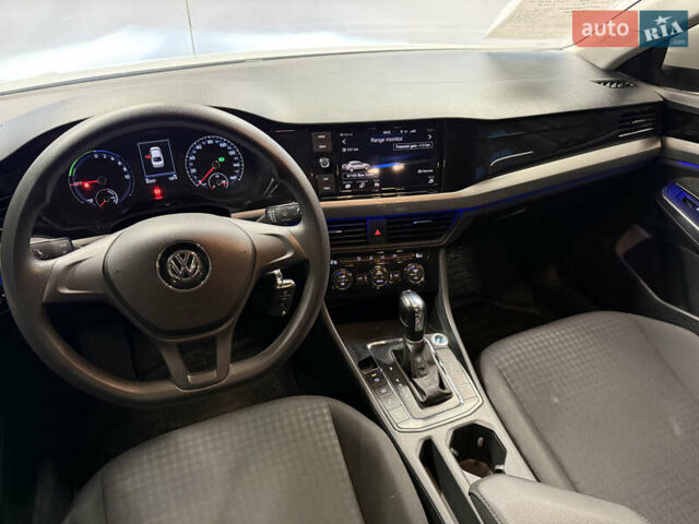 Белый Фольксваген e-Bora, объемом двигателя 0 л и пробегом 82 тыс. км за 12490 $, фото 11 на Automoto.ua