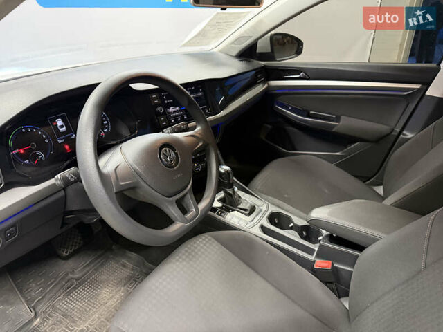 Белый Фольксваген e-Bora, объемом двигателя 0 л и пробегом 82 тыс. км за 12490 $, фото 10 на Automoto.ua