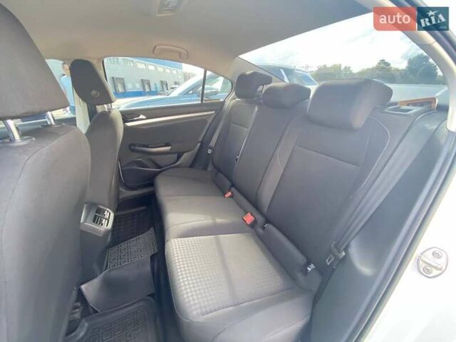 Белый Фольксваген e-Bora, объемом двигателя 0 л и пробегом 82 тыс. км за 13900 $, фото 15 на Automoto.ua