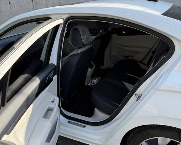 Білий Фольксваген e-Bora, об'ємом двигуна 0 л та пробігом 91 тис. км за 13000 $, фото 11 на Automoto.ua