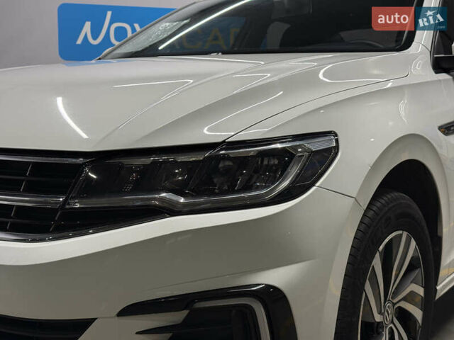 Белый Фольксваген e-Bora, объемом двигателя 0 л и пробегом 82 тыс. км за 12490 $, фото 22 на Automoto.ua