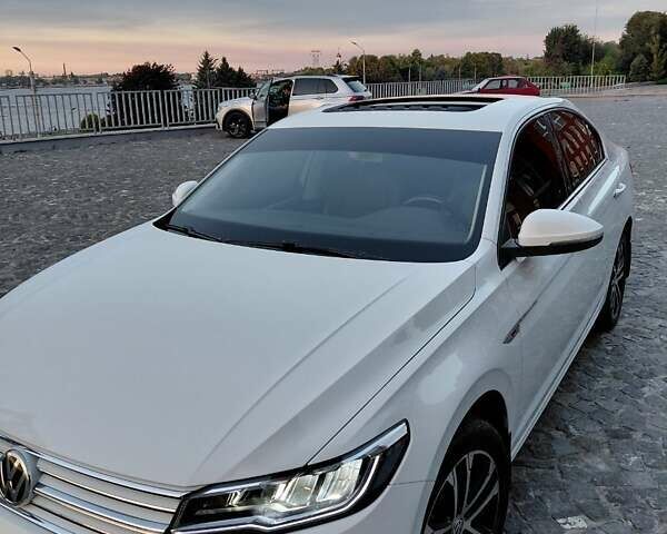 Белый Фольксваген e-Bora, объемом двигателя 0 л и пробегом 94 тыс. км за 14999 $, фото 3 на Automoto.ua