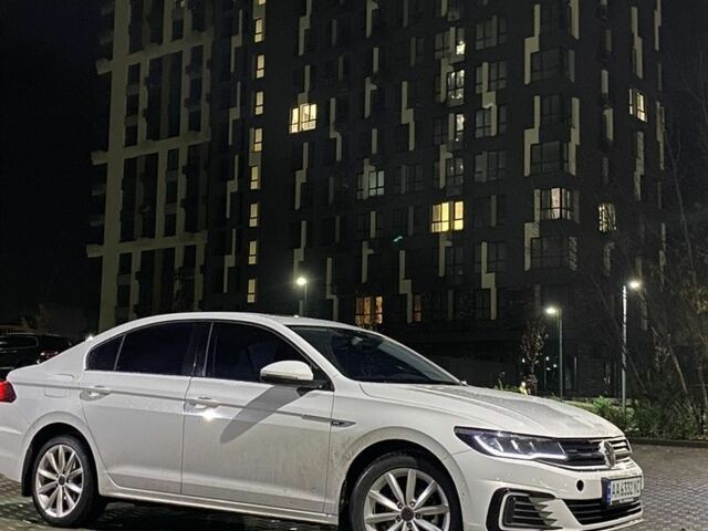 Белый Фольксваген e-Bora, объемом двигателя 0 л и пробегом 100 тыс. км за 14350 $, фото 7 на Automoto.ua