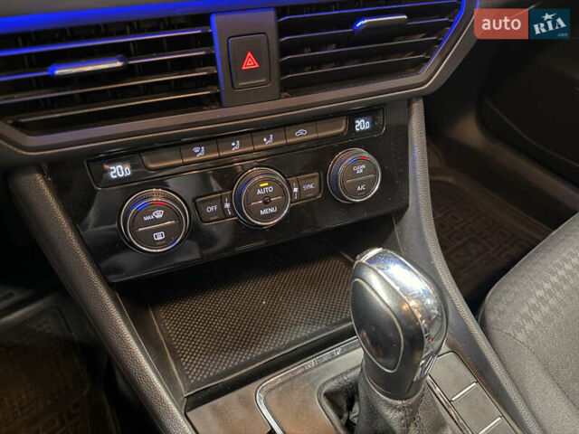 Белый Фольксваген e-Bora, объемом двигателя 0 л и пробегом 82 тыс. км за 12490 $, фото 15 на Automoto.ua