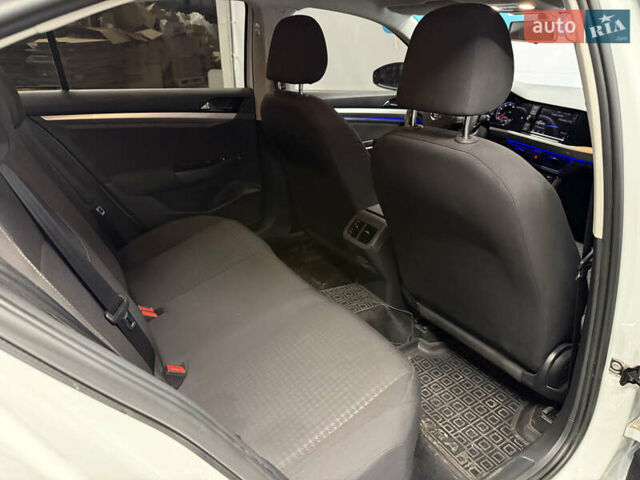 Белый Фольксваген e-Bora, объемом двигателя 0 л и пробегом 82 тыс. км за 12490 $, фото 19 на Automoto.ua