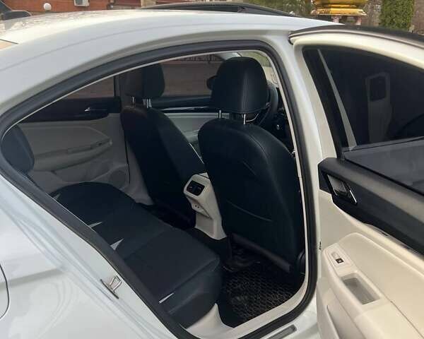 Белый Фольксваген e-Bora, объемом двигателя 0 л и пробегом 76 тыс. км за 14500 $, фото 7 на Automoto.ua