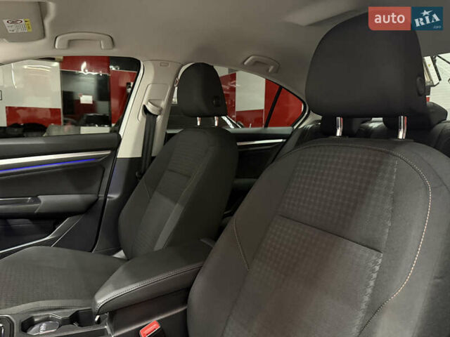 Белый Фольксваген e-Bora, объемом двигателя 0 л и пробегом 46 тыс. км за 17500 $, фото 8 на Automoto.ua