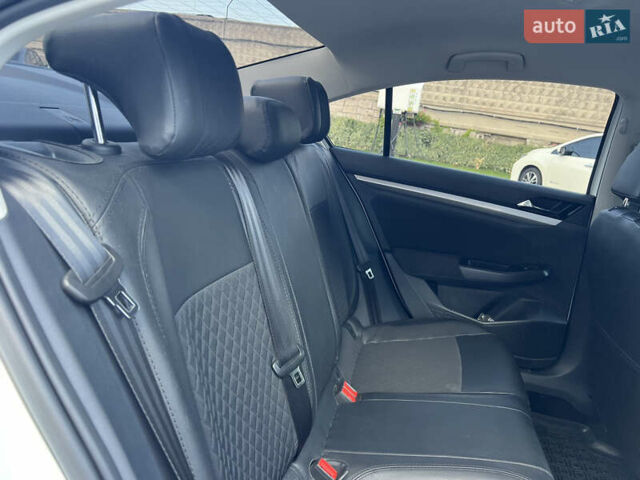 Білий Фольксваген e-Bora, об'ємом двигуна 0 л та пробігом 49 тис. км за 14500 $, фото 20 на Automoto.ua