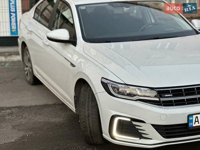 Белый Фольксваген e-Bora, объемом двигателя 0 л и пробегом 63 тыс. км за 13800 $, фото 19 на Automoto.ua