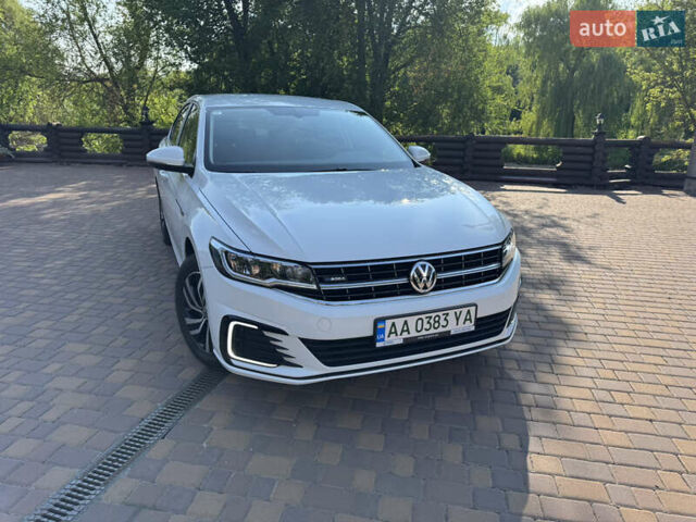 Белый Фольксваген e-Bora, объемом двигателя 0 л и пробегом 15 тыс. км за 15500 $, фото 1 на Automoto.ua