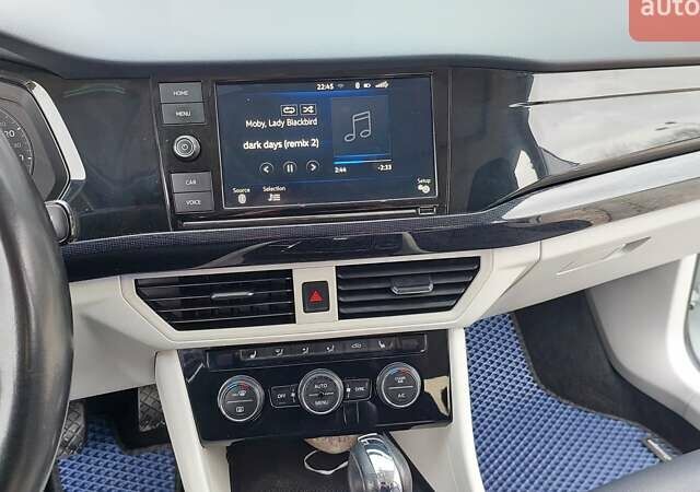 Белый Фольксваген e-Bora, объемом двигателя 0 л и пробегом 85 тыс. км за 12900 $, фото 9 на Automoto.ua