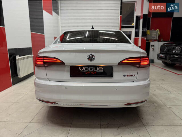 Белый Фольксваген e-Bora, объемом двигателя 0 л и пробегом 46 тыс. км за 17500 $, фото 5 на Automoto.ua