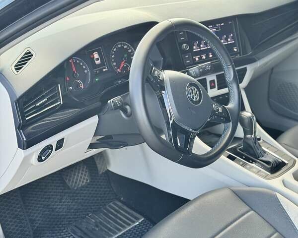 Черный Фольксваген e-Bora, объемом двигателя 0 л и пробегом 48 тыс. км за 15500 $, фото 5 на Automoto.ua