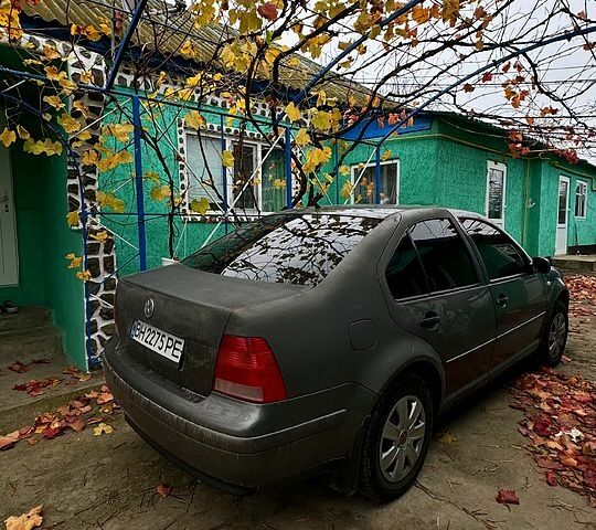 Серый Фольксваген e-Bora, объемом двигателя 1.6 л и пробегом 290 тыс. км за 3100 $, фото 2 на Automoto.ua