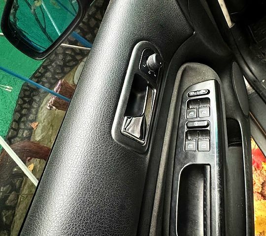 Серый Фольксваген e-Bora, объемом двигателя 1.6 л и пробегом 290 тыс. км за 3100 $, фото 7 на Automoto.ua