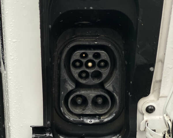 Белый Фольксваген e-Crafter, объемом двигателя 0 л и пробегом 67 тыс. км за 16499 $, фото 16 на Automoto.ua