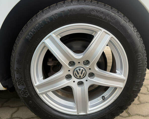 Белый Фольксваген e-Golf, объемом двигателя 0 л и пробегом 68 тыс. км за 6600 $, фото 10 на Automoto.ua