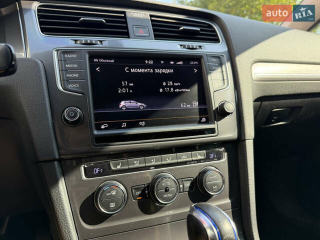 Белый Фольксваген e-Golf, объемом двигателя 0 л и пробегом 95 тыс. км за 9500 $, фото 40 на Automoto.ua