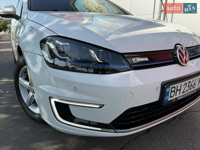 Белый Фольксваген e-Golf, объемом двигателя 0 л и пробегом 95 тыс. км за 9500 $, фото 4 на Automoto.ua