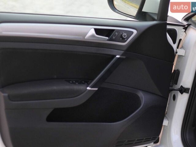 Белый Фольксваген e-Golf, объемом двигателя 0 л и пробегом 186 тыс. км за 8700 $, фото 10 на Automoto.ua