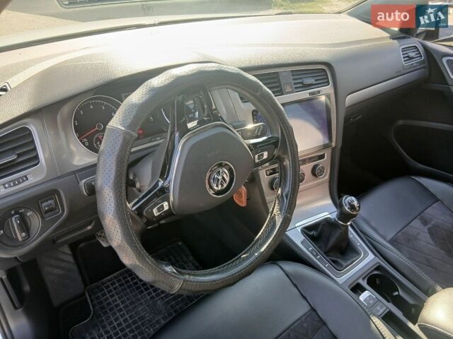 Белый Фольксваген e-Golf, объемом двигателя 0 л и пробегом 73 тыс. км за 9900 $, фото 4 на Automoto.ua