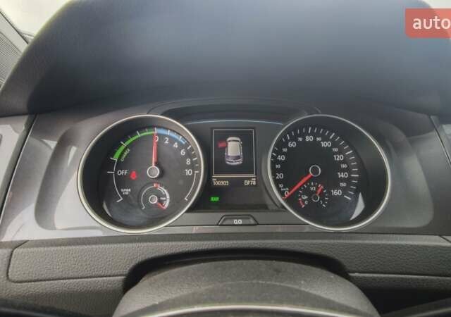 Белый Фольксваген e-Golf, объемом двигателя 0 л и пробегом 99 тыс. км за 7950 $, фото 2 на Automoto.ua