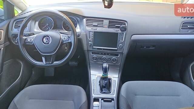 Белый Фольксваген e-Golf, объемом двигателя 0 л и пробегом 99 тыс. км за 8100 $, фото 6 на Automoto.ua