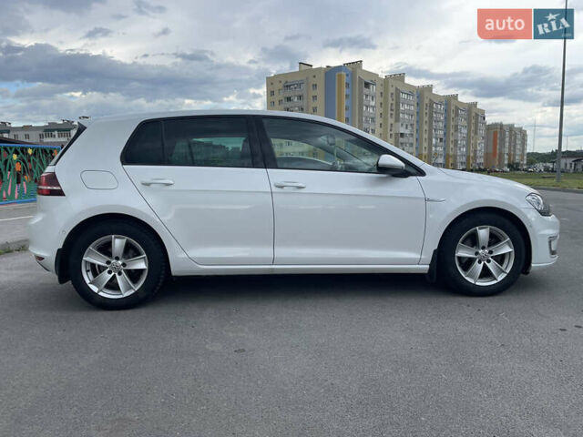 Белый Фольксваген e-Golf, объемом двигателя 0 л и пробегом 92 тыс. км за 9500 $, фото 18 на Automoto.ua