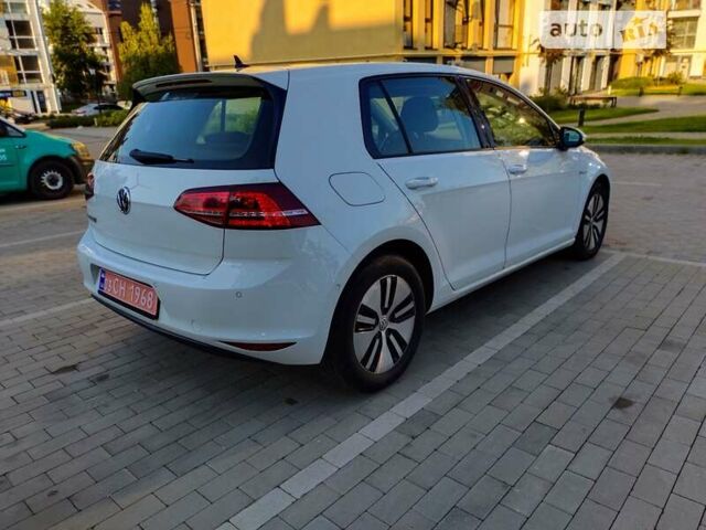 Белый Фольксваген e-Golf, объемом двигателя 0 л и пробегом 99 тыс. км за 12700 $, фото 11 на Automoto.ua