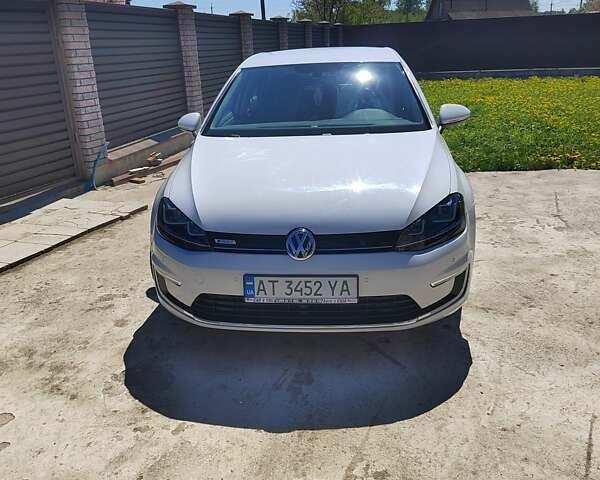 Белый Фольксваген e-Golf, объемом двигателя 0 л и пробегом 78 тыс. км за 10000 $, фото 10 на Automoto.ua