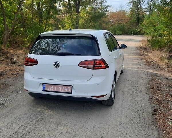 Фольксваген e-Golf 2014 в Кропивницком (Кировограде) на Automoto.ua Белый Фольксваген e-Golf, объемом двигателя 0 л и пробегом 97 тыс. км за 9300 $, фото 2 на Automoto.ua