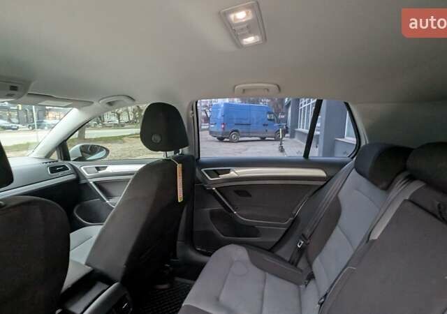 Белый Фольксваген e-Golf, объемом двигателя 0 л и пробегом 192 тыс. км за 7550 $, фото 25 на Automoto.ua