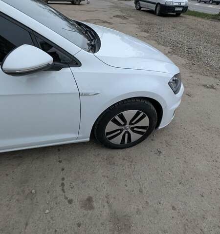 Белый Фольксваген e-Golf, объемом двигателя 0 л и пробегом 192 тыс. км за 7550 $, фото 30 на Automoto.ua