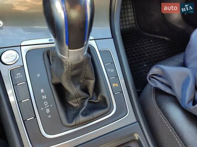 Белый Фольксваген e-Golf, объемом двигателя 0 л и пробегом 142 тыс. км за 9700 $, фото 25 на Automoto.ua