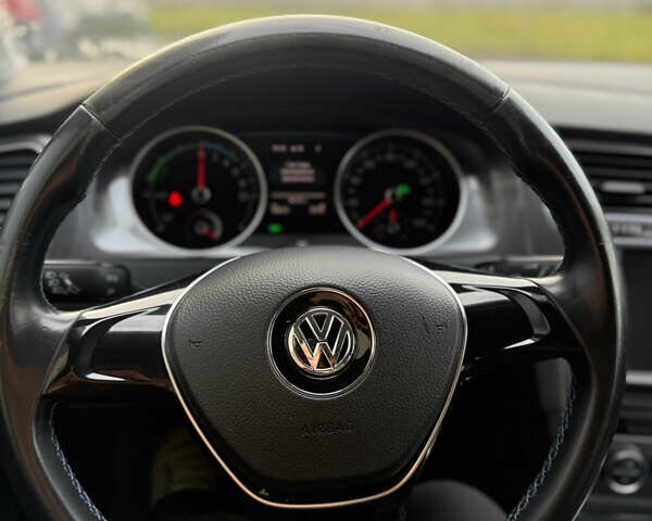 Белый Фольксваген e-Golf, объемом двигателя 0 л и пробегом 68 тыс. км за 6600 $, фото 25 на Automoto.ua