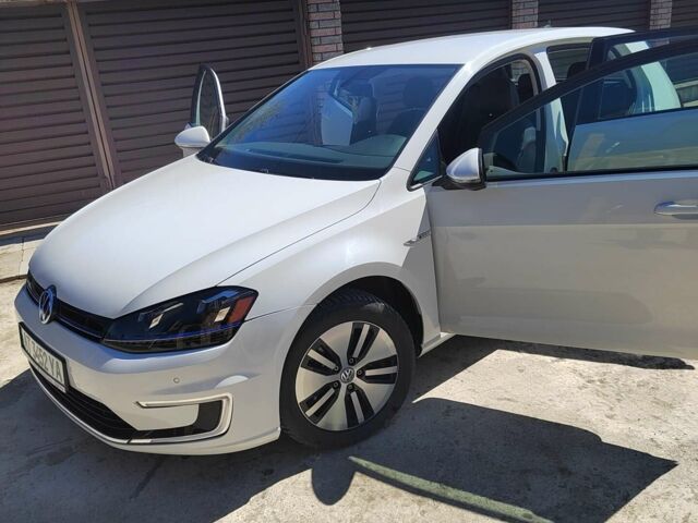 Белый Фольксваген e-Golf, объемом двигателя 0 л и пробегом 84 тыс. км за 9600 $, фото 13 на Automoto.ua