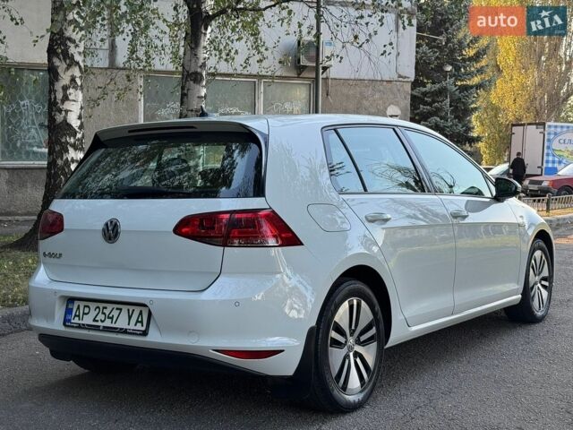 Белый Фольксваген e-Golf, объемом двигателя 0 л и пробегом 126 тыс. км за 8000 $, фото 5 на Automoto.ua