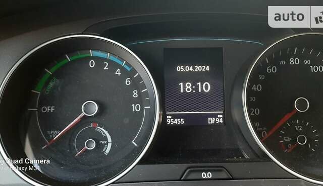 Белый Фольксваген e-Golf, объемом двигателя 0 л и пробегом 107 тыс. км за 8800 $, фото 43 на Automoto.ua