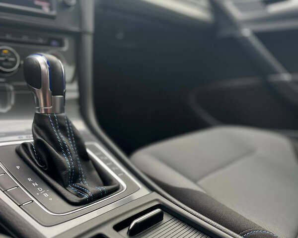 Белый Фольксваген e-Golf, объемом двигателя 0 л и пробегом 114 тыс. км за 9800 $, фото 57 на Automoto.ua