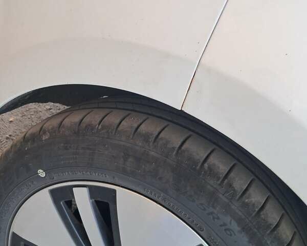 Белый Фольксваген e-Golf, объемом двигателя 0 л и пробегом 92 тыс. км за 7900 $, фото 16 на Automoto.ua