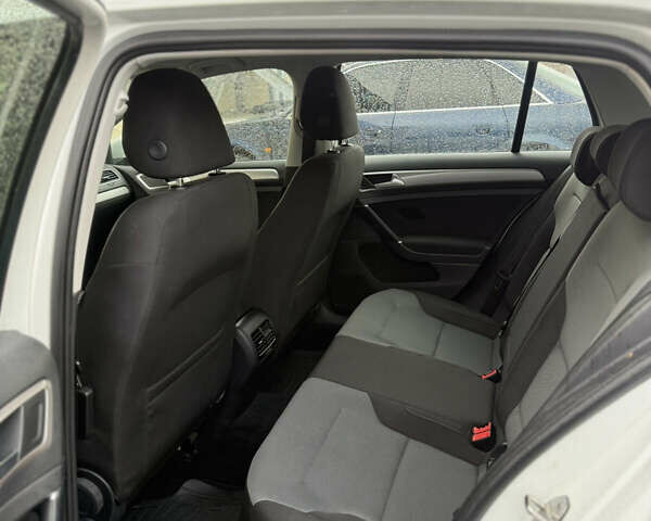 Белый Фольксваген e-Golf, объемом двигателя 0 л и пробегом 68 тыс. км за 6600 $, фото 20 на Automoto.ua