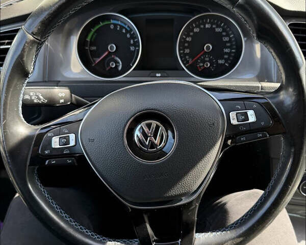 Белый Фольксваген e-Golf, объемом двигателя 0 л и пробегом 83 тыс. км за 10500 $, фото 4 на Automoto.ua