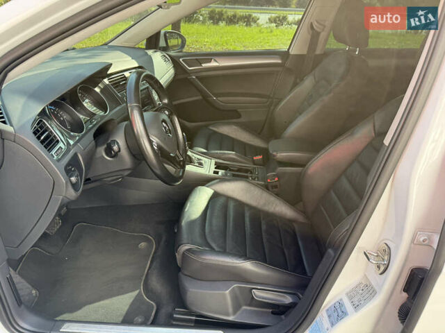 Белый Фольксваген e-Golf, объемом двигателя 0 л и пробегом 95 тыс. км за 9500 $, фото 31 на Automoto.ua