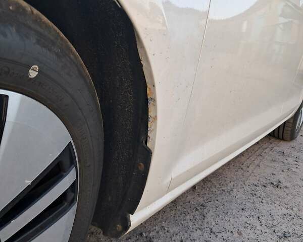 Белый Фольксваген e-Golf, объемом двигателя 0 л и пробегом 92 тыс. км за 7900 $, фото 15 на Automoto.ua