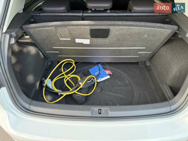 Белый Фольксваген e-Golf, объемом двигателя 0 л и пробегом 95 тыс. км за 9500 $, фото 21 на Automoto.ua