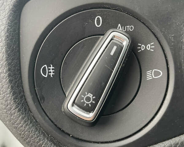 Белый Фольксваген e-Golf, объемом двигателя 0 л и пробегом 92 тыс. км за 9500 $, фото 28 на Automoto.ua