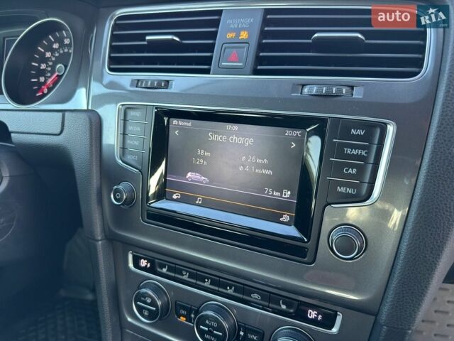 Белый Фольксваген e-Golf, объемом двигателя 0 л и пробегом 126 тыс. км за 8000 $, фото 30 на Automoto.ua